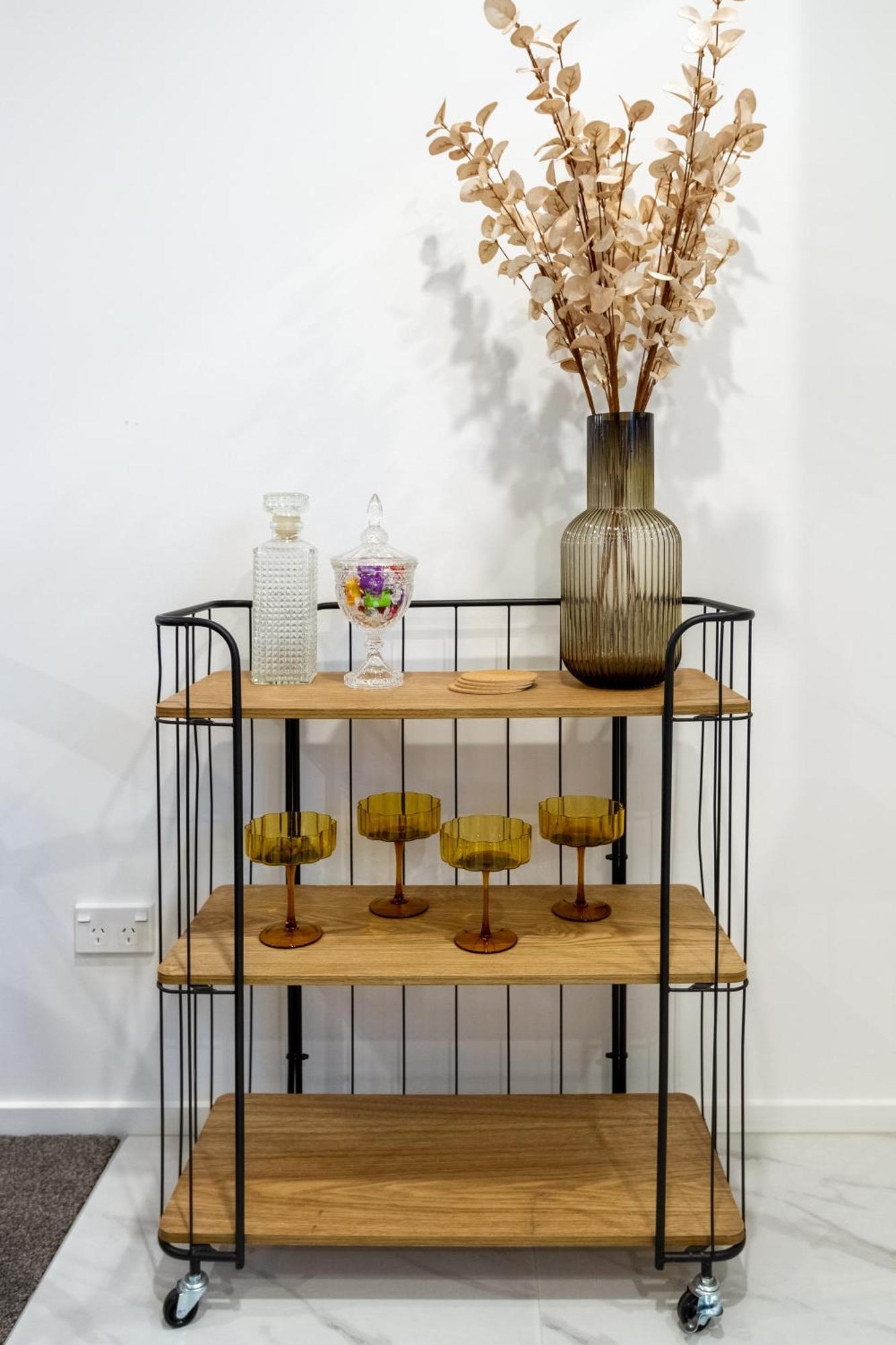 Designer Detailing In The Cbd: 2 Bed 2.5 Bath Apartamento